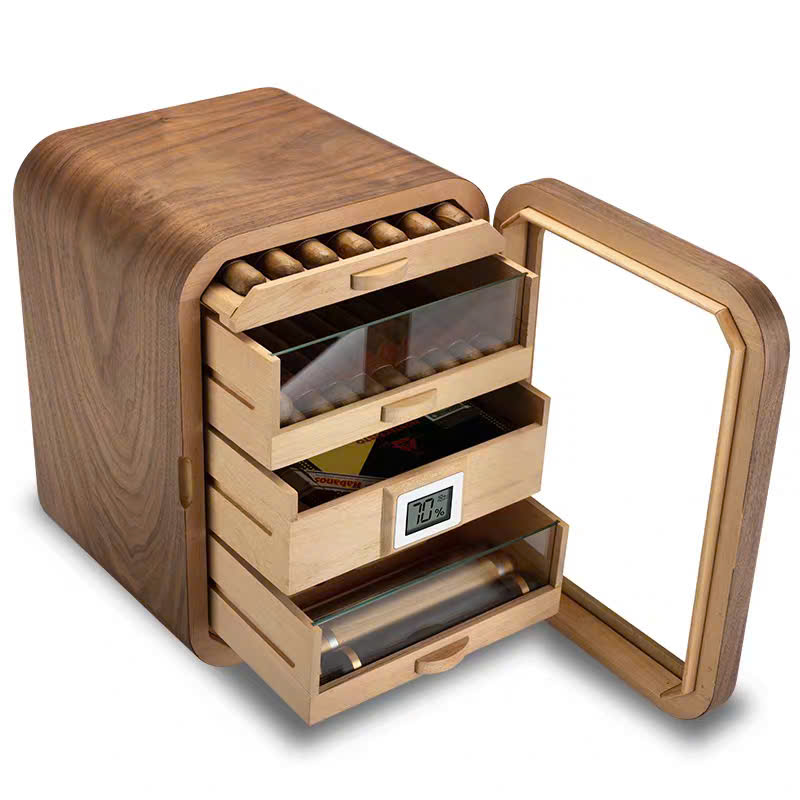 H60012 có 4 khay chứa xì gà riêng biệt, có chứa khay tạo ẩm